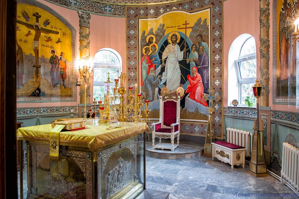 Настоятель Жигулевского храма сделал уникальную роспись алтаря