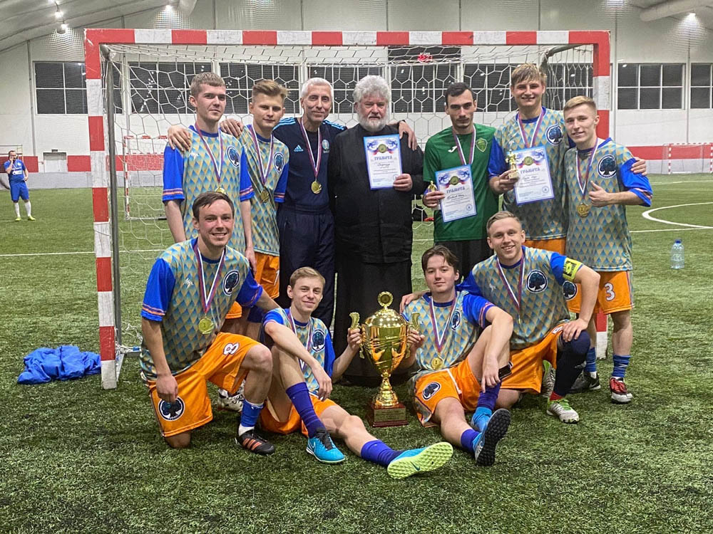 Такой футбол нам нужен: команда московского храма завоевала международный кубок