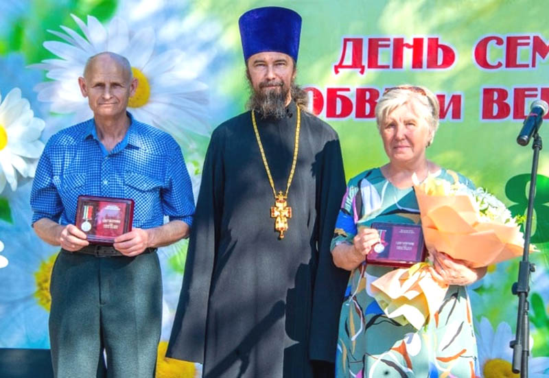 46 лет любви и верности: прихожан храма в пос. Красный Ключ чествовали в День семьи