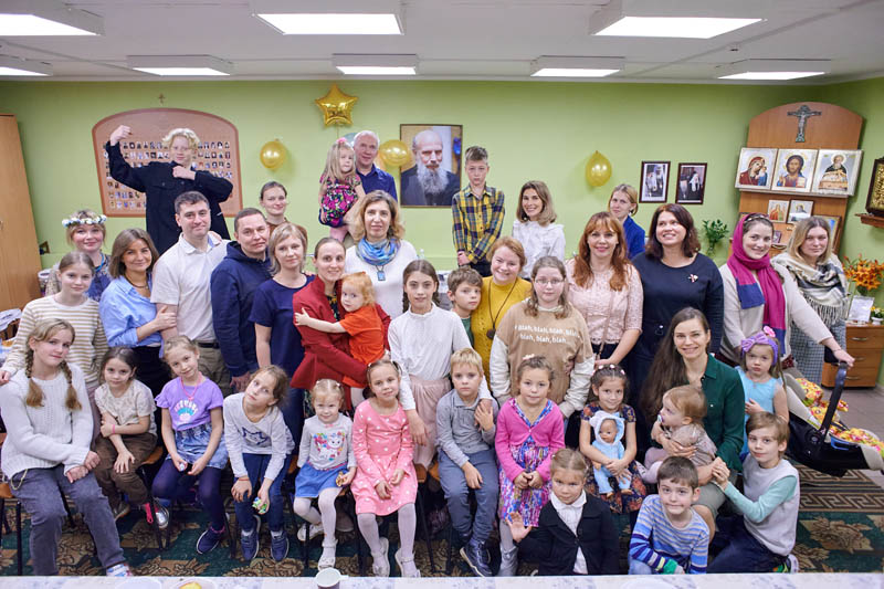 «Загляните в семейный альбом»: состоялся Покровский праздник многодетных семей