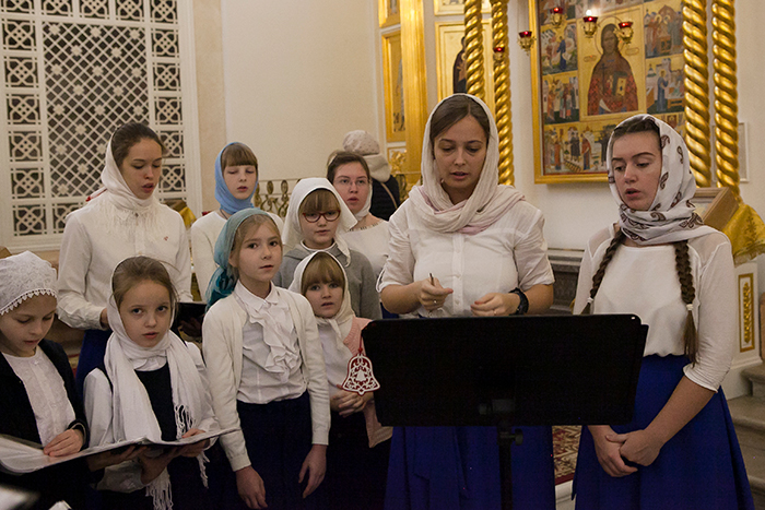 Община «Камертон» исполнила песнопения за Божественной Литургией в Екатерининском соборе Царского Села