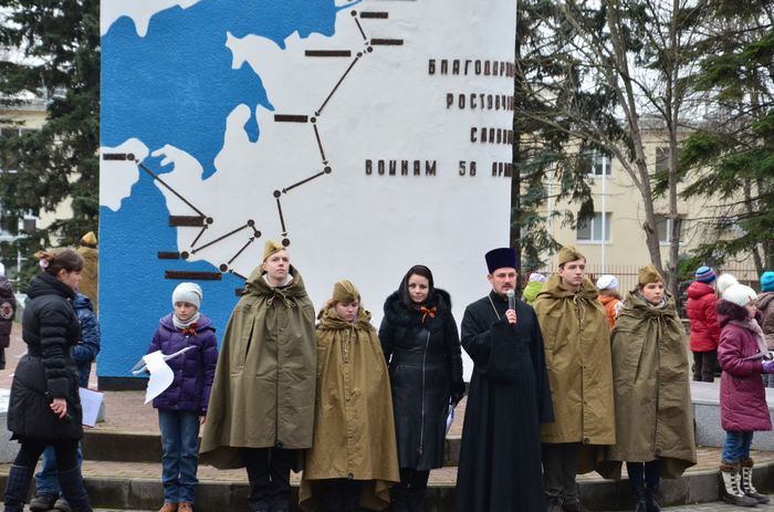 Настоятель храма св. прав. Иоанна Кронштадтского принял участие в церемонии возложения цветов к мемориалу 56-й Армии