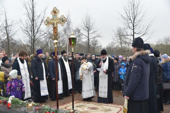 «Свеча на Аллее Славы» - акция Красносельского благочиния совместно с администрацией района