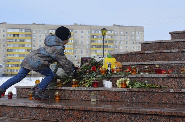У Собора св.пр. Иоанна Кронштадтского жители города Гай почтили память погибших в Кемерово