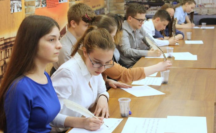 Школьники Волгограда приняли участие в Круглом столе «Дарите любовь»