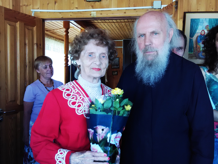 Нашей прихожанке Хатунцевой Марии Григорьевне исполнилось 88 лет. Визит к имениннице