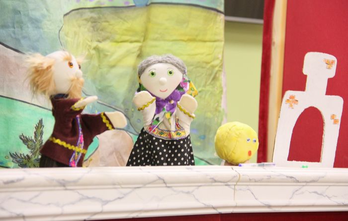 В воскресенье в "Нашем Доме" состоялись два спектакля приходского кукольного театра "Жар Птица"