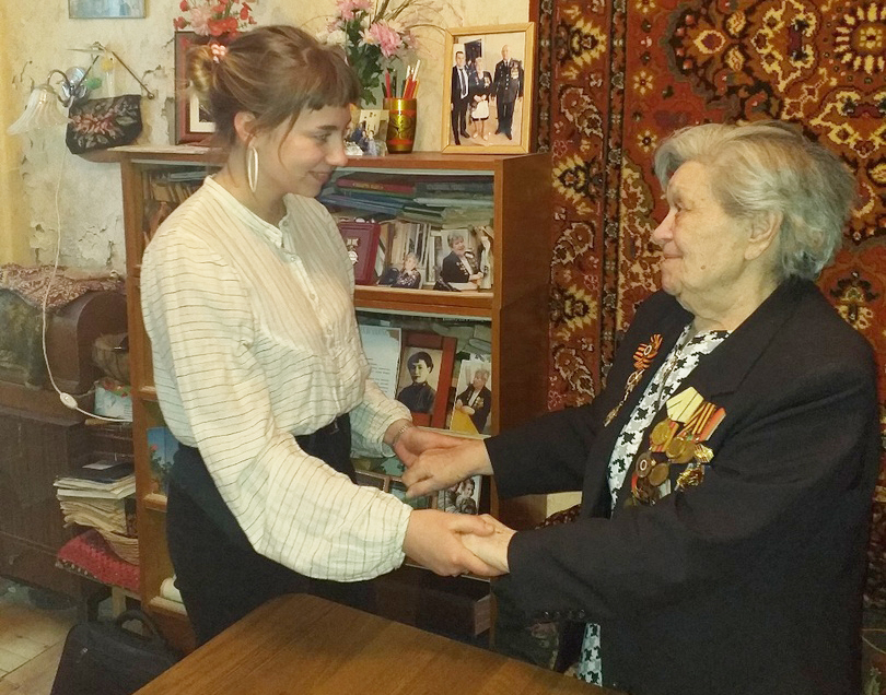 «Всё принимать, всех прощать»: сотрудники «Чайки» поздравили с 99-летием блокадницу Марию Игдалову