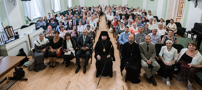 В Санкт-Петербурге студенты епархиальных курсов Иоанна Кронштадтского получили дипломы