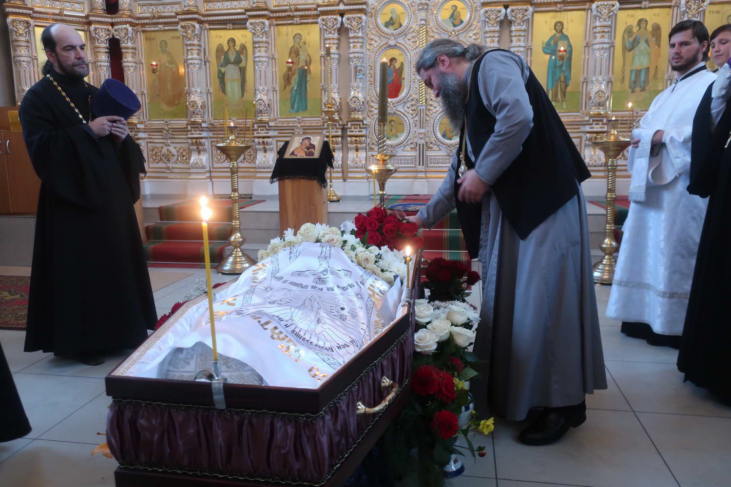 Православные хоронят в воскресенье. Успение Нижний Тагил служба похоронная. Успение богослужение.