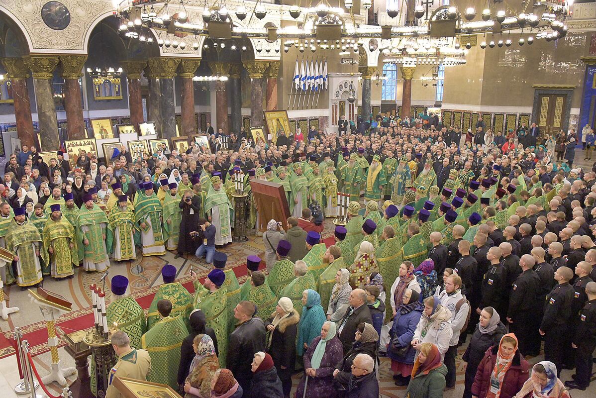 «Вода живая»: Митрополит Варсонофий совершил Божественную литургию в Морском соборе Кронштадта