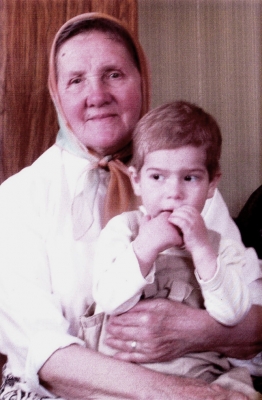 Анна Владимировна Мирошникова с внуком Константином&#44; сыном иерея Игоря Васько
