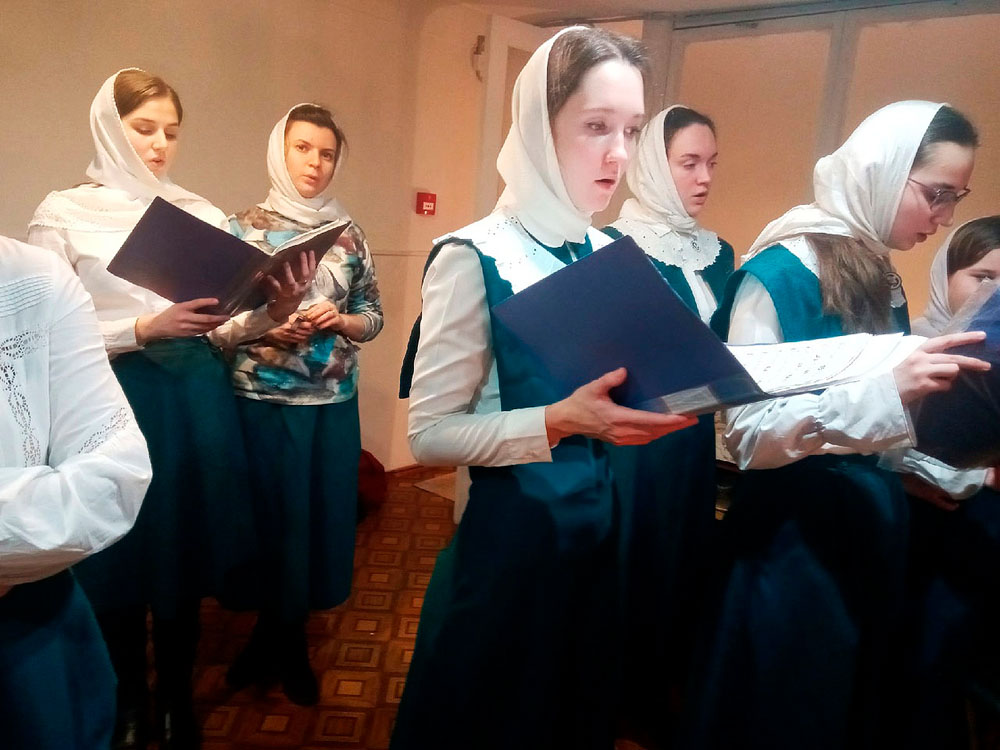 Вспоминая батюшку: хор «Камертон» участвовал в праздничных богослужениях храмов Петербурга