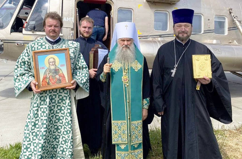 Молитвенный облет Петербурга с иконами Спасителя и святых покровителей города