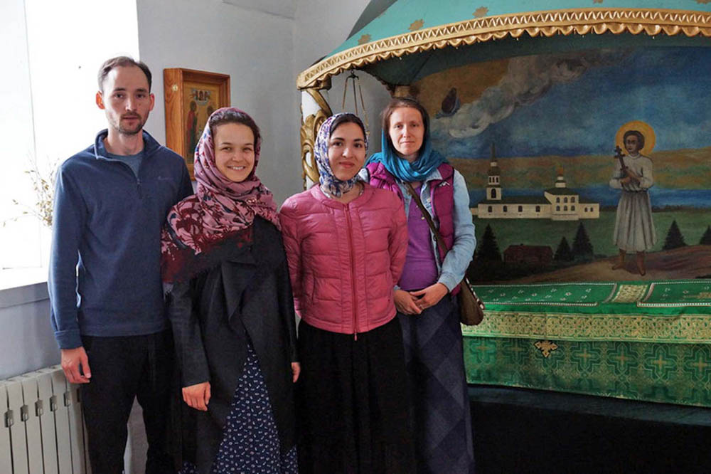 Труженики Сурской молодежной экспедиции в Свято-Артемиево Веркольском монастыре