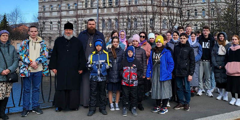 Майское паломничество: учащиеся московской гимназии посетили святыни Петербурга