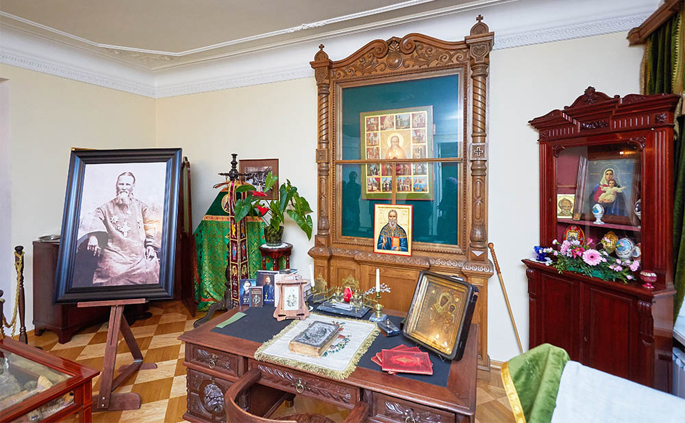 «Осязаемый святой»: что видят и чувствуют посетители квартиры Иоанна Кронштадтского