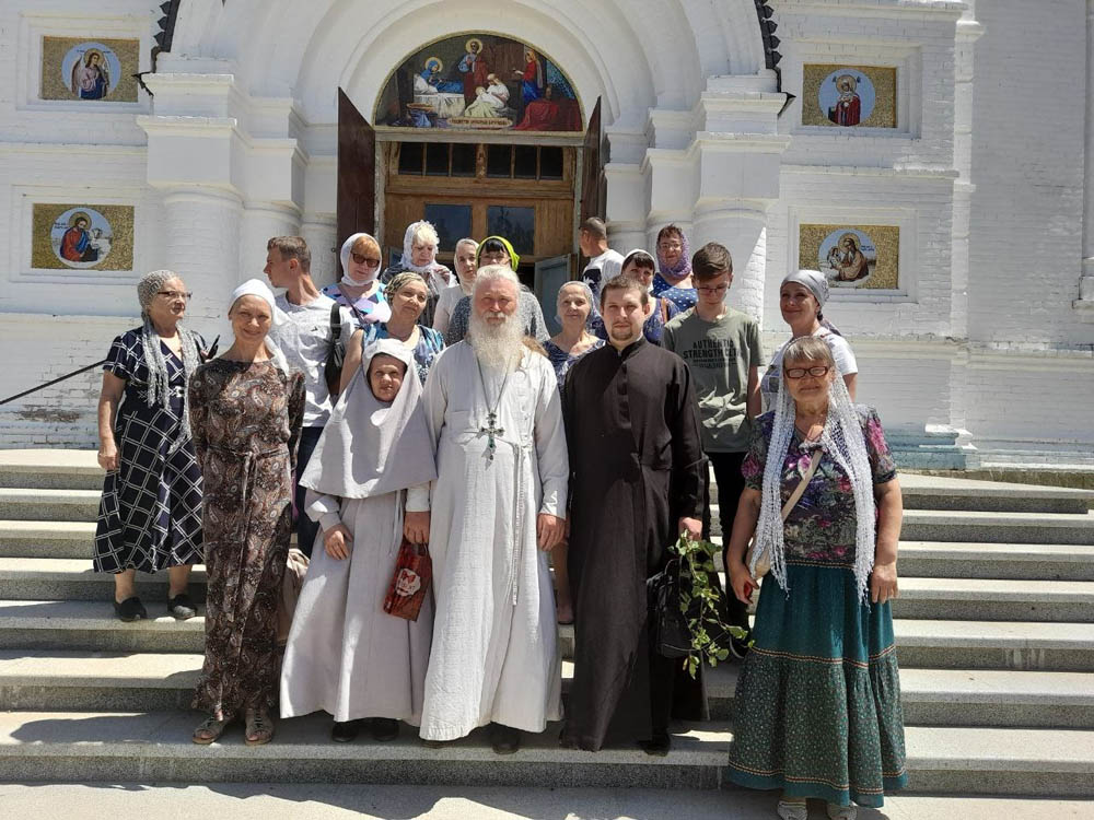 Прихожане волгоградского Иоанновского храма посетили святыни Астраханской земли