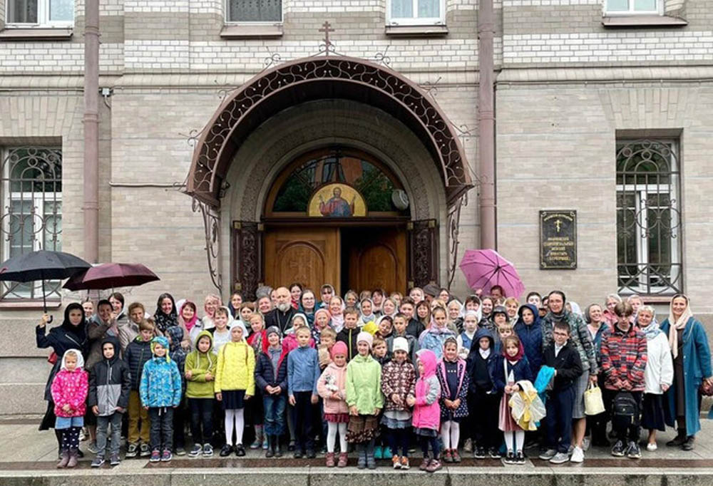 Воскресная школа в петербургском Парголово начала учебный год с молитвы