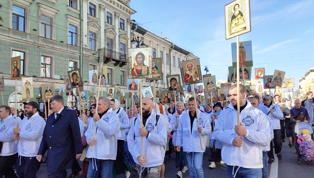 Александро-Невский крестный ход: наши прихожане участвовали в общегородском молитвенном шествии