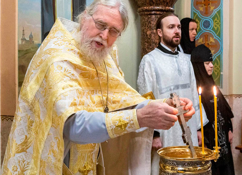 Богослужения Крещения Господня: песнопения и фотоальбом Иоанновского монастыря