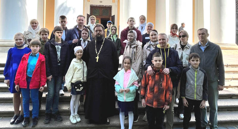 Слушатели воскресной школы посетили Александро-Невскую Лавру
