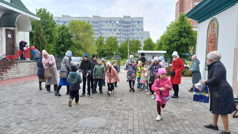 Веселая Красная горка: в Тольятти прошел приходской праздник для детей и взрослых