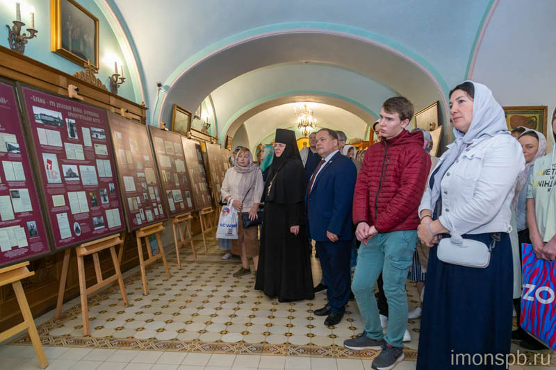 Выставка ко дню памяти Всероссийского батюшки открылась в Иоанновском монастыре СПб
