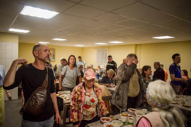 Согревая заботой: в Центре милосердия (СПб) прошел благотворительный обед