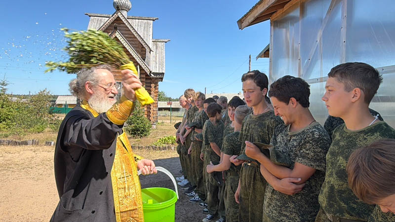 Духовное укрепление: Литургия и подготовка к престольному празднику в лагере «Архистратиг»